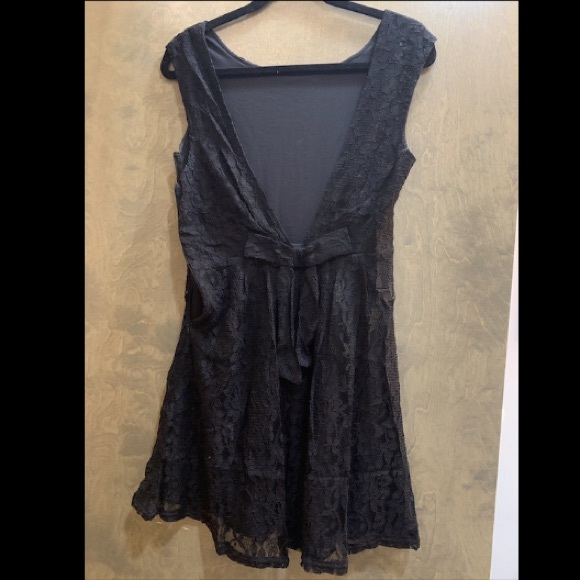 Black dress - Picture 2 of 3